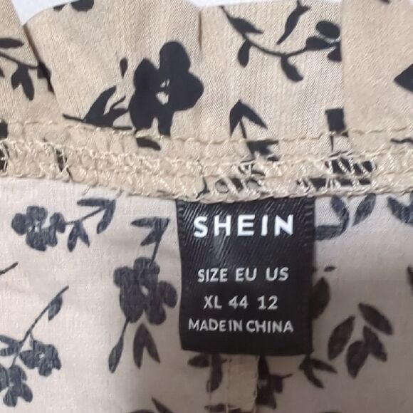 SHEIN Cream Relaxed V-Neck Blouse with Floral Print - Picture 3 of 5